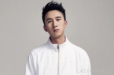 深度 | 以匠心工藝構(gòu)筑潮流儀式感 王嘉爾個(gè)人潮牌如何與消費(fèi)者建立情感聯(lián)結(jié)